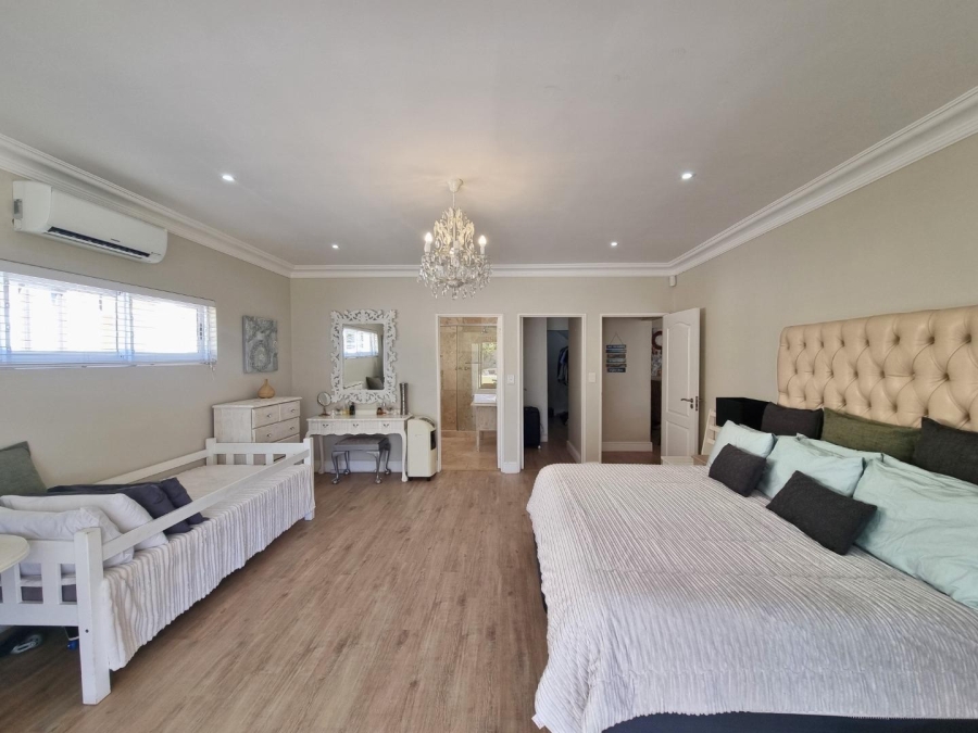 5 Bedroom Property for Sale in Sandbaai Western Cape